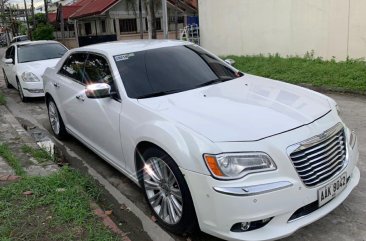 Selling White Chrysler 300c in Angeles