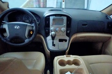 Selling White Hyundai Grand starex in Mexico