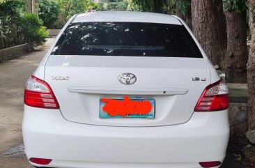 Selling White Toyota Vios in Manila