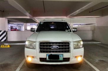 Sell White Ford Everest in Mandaluyong