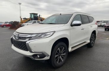 Selling White Mitsubishi Montero in Manila