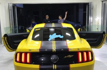 Selling Orange Ford Mustang in Manila