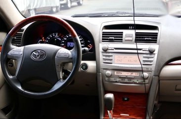 Pearl White Toyota Camry for sale in Quezon City