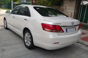 Selling White Toyota Camry in Quezon City