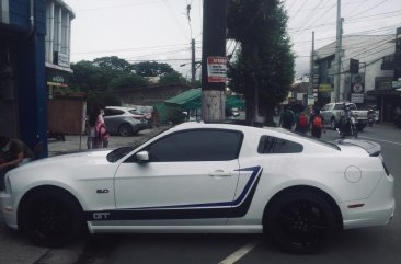White Ford Mustang for sale in Calamba