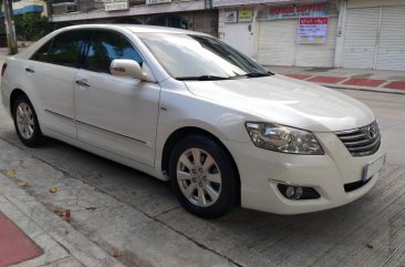 Selling White Toyota Camry in Quezon City