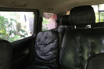 Selling Silver Hyundai Starex in Valenzuela