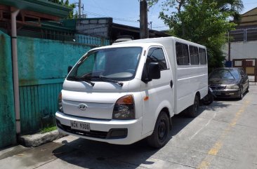 Pearl White Hyundai Accent for sale in Pasig