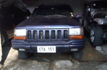Selling Black Jeep Grand Cherokee 2011 in Quezon City
