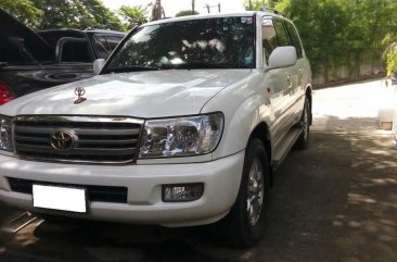 Sell White Toyota Land Cruiser in Quezon City