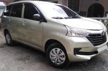 Selling White Toyota Avanza 2017 in Cebu City