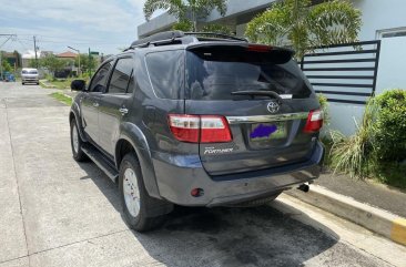 Selling Grey Toyota Fortuner 2011 in Manila