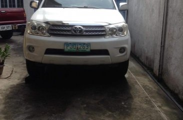 Selling Pearl White Toyota Fortuner 2011 in Marikina