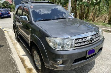 Selling Grey Toyota Fortuner 2011 in Manila