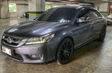 Selling Grey Honda Accord 2014 in Makati