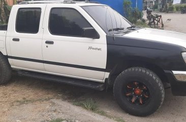 Sell Pearl White 2000 Nissan Frontier in Cavite