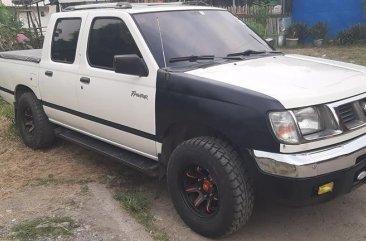 Sell Pearl White 2000 Nissan Frontier in Cavite