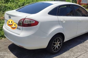 Selling White Ford Fiesta 2011 in Dasmariñas