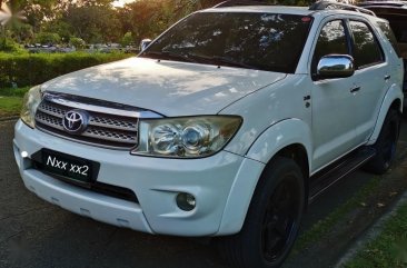 White Toyota Fortuner 2010 for sale in Las Pinas