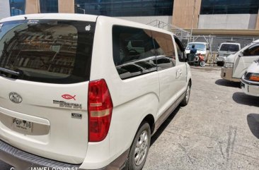 Selling White Hyundai Grand Starex 2011 in Manila