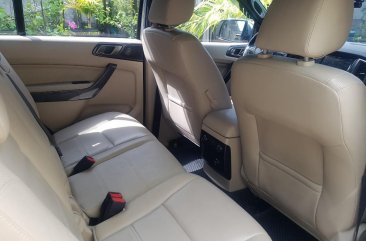 Selling White Ford Everest 2016 in Gapan