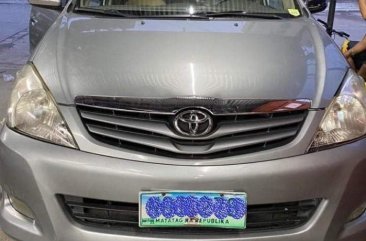 Selling Silver Toyota Innova 2009 in Quezon City