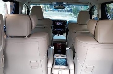 Sell Silver 2016 Toyota Alphard in Cebu City