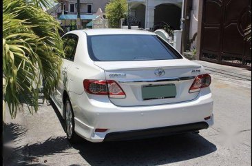 Pearl White Toyota Corolla altis 2012 for sale in Quezon City