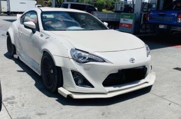 Sell Pearl White 2013 Toyota 86 in Muntinlupa