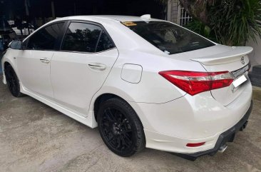 Selling Pearl White Toyota Corolla Altis 2016 in Angat