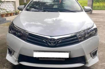 Selling Pearl White Toyota Corolla Altis 2016 in Angat
