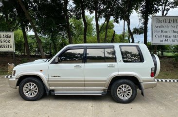 Selling Pearl White Isuzu Trooper 2003 in Taguig