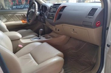 Selling Silver Toyota Fortuner 2010 in Manila