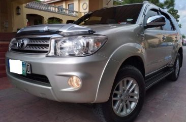 Selling Silver Toyota Fortuner 2010 in Manila