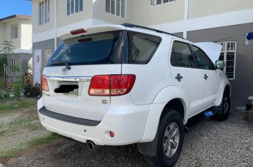 Selling White Toyota Fortuner 2006 in Quezon