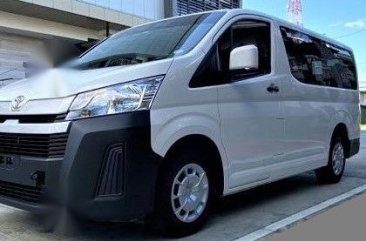 NewLook Buy 2020 Hiace Commuter DIESEL Deluxe Premium MT SAVE 500K Manual