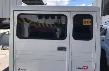 Selling White Mitsubishi L300 2017 in Olongapo 