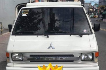 Selling White Mitsubishi L300 2017 in Olongapo 