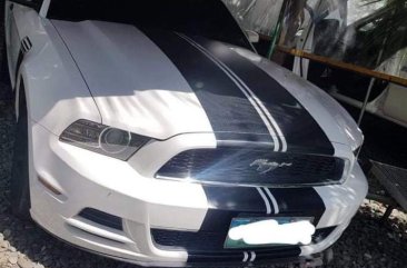 Selling White Ford Mustang 2013 in Bulacan