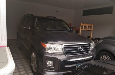 Selling Grey Toyota Land Cruiser 2014 in Makati