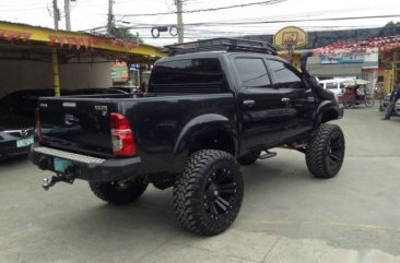 Selling Black Toyota Hilux 2012 in Mandaue