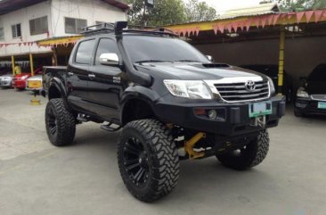 Selling Black Toyota Hilux 2012 in Mandaue