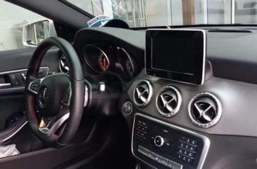 Selling Brightsilver Mercedes-Benz A-Class 2018 in Parañaque