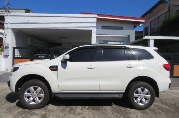 Selling White Ford Everest Ambiente 2017 in Muntinlupa