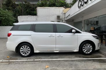 Selling White Kia Grand Carnival 2018 in Makati