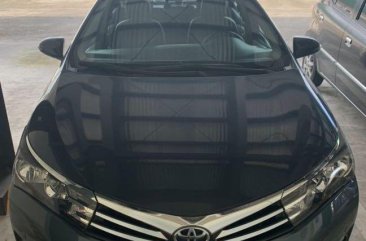 Selling Black Toyota Corolla Altis 2015 in Manila