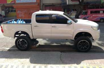 Selling White Toyota Hilux 2.5 G 2012 in Talisay