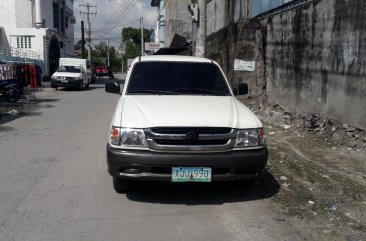 White Toyota Hilux 2003 for sale in Angeles