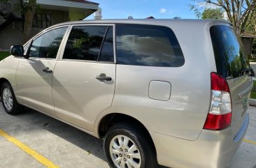 Selling Brightsilver Toyota Innova 2012 in Silang