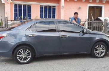Selling Blue Toyota Corolla Altis 2014 in Manila